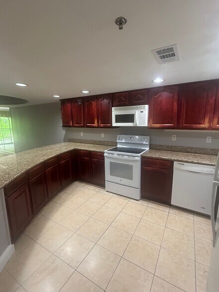 Kitchen - 210 Roaring Fork Ext