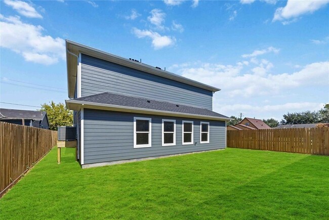 Building Photo - 4624 Mayflower St