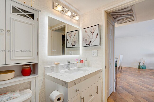 Building Photo - 10350 W Bay Harbor Dr