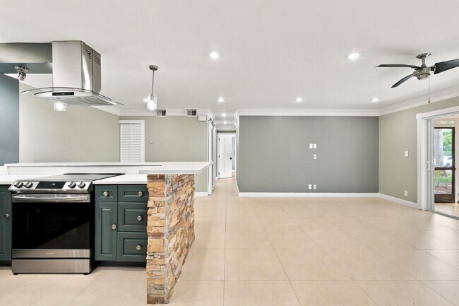 Building Photo - 3017 N Oakland Forest Dr