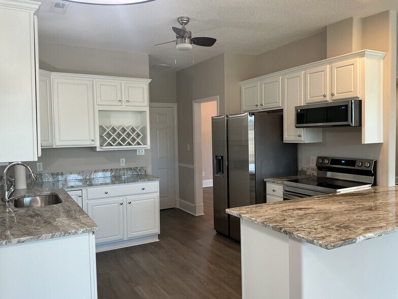 Building Photo - 546 Stonemason Dr