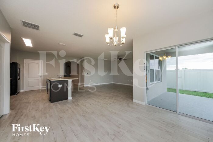 Building Photo - 2160 Sequoia Way