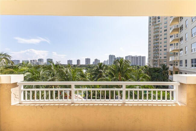 Building Photo - 19501 W Country Club Dr