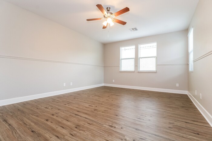 Building Photo - 15862 W Desert Hills Dr