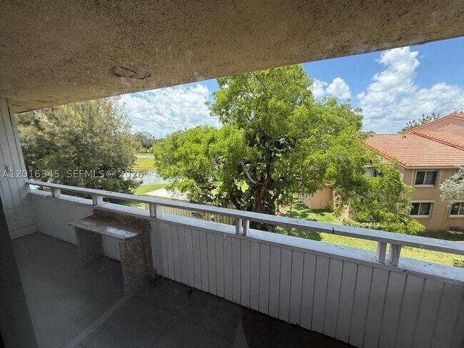 Building Photo - 17530 NW 68th Ave