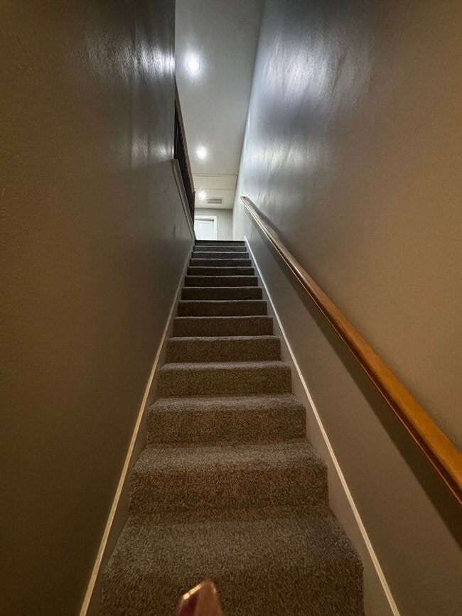 Building Photo - 1316 E Blaine St