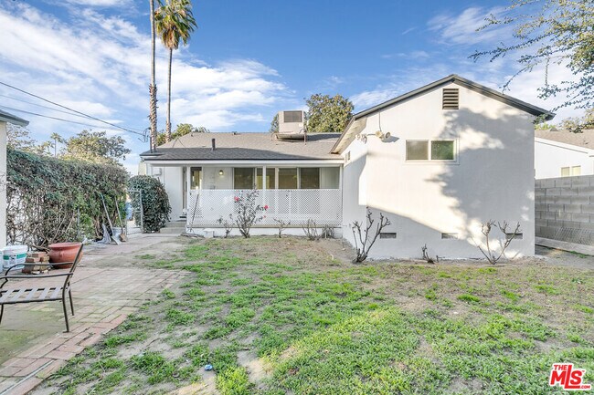 Building Photo - 13536 Hamlin St