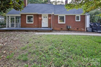 Building Photo - 152 W Park Ave