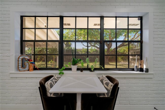 Building Photo - 16102 SW 98th Ave