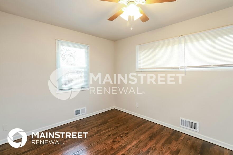 Building Photo - 6412 N Forest Ave