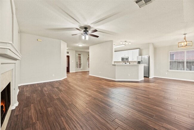 Building Photo - 9910 Pine Flats Dr