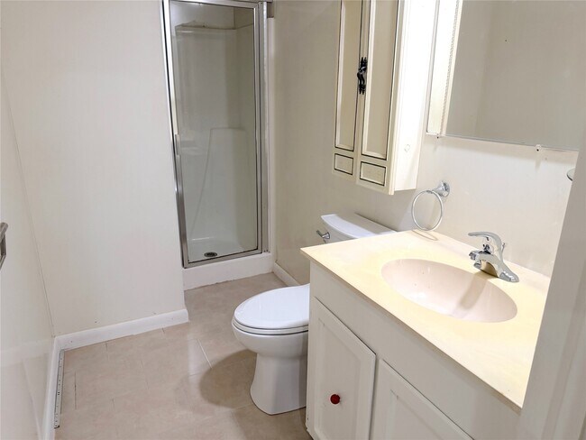 Building Photo - 534 Glenvale Dr