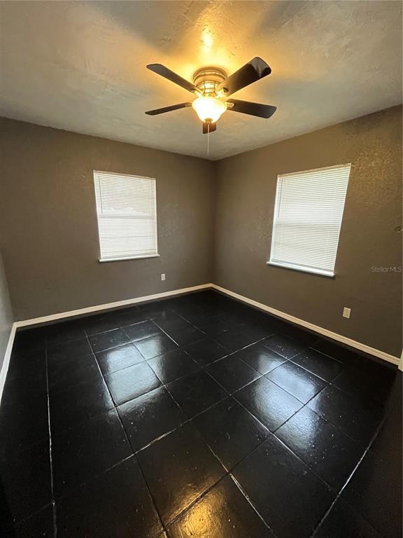 Building Photo - 918 W 11th St