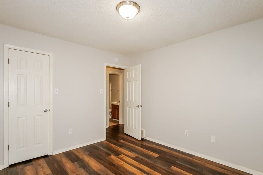 Building Photo - 10326 Curtis Dr