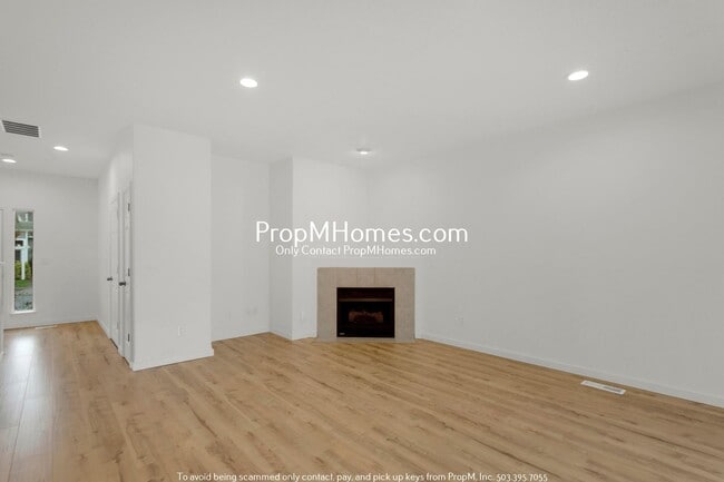 Building Photo - Beautiful Townhome in Parker Crest – Moder...