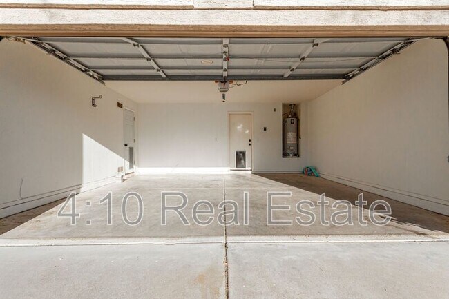 Building Photo - 31205 N 45th St