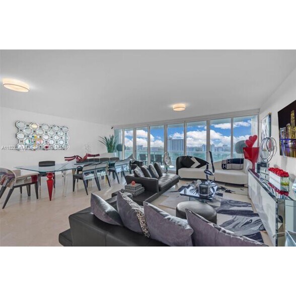 Primary Photo - 1643 Brickell Ave