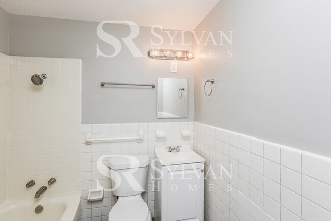 Building Photo - Spacious one-level living