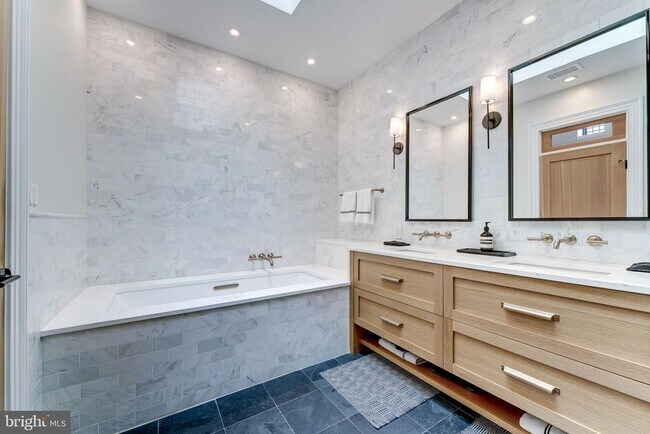 Building Photo - 1327 R St NW