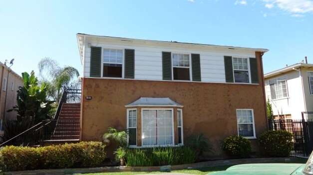 Building Photo - 2035 Pine Ave