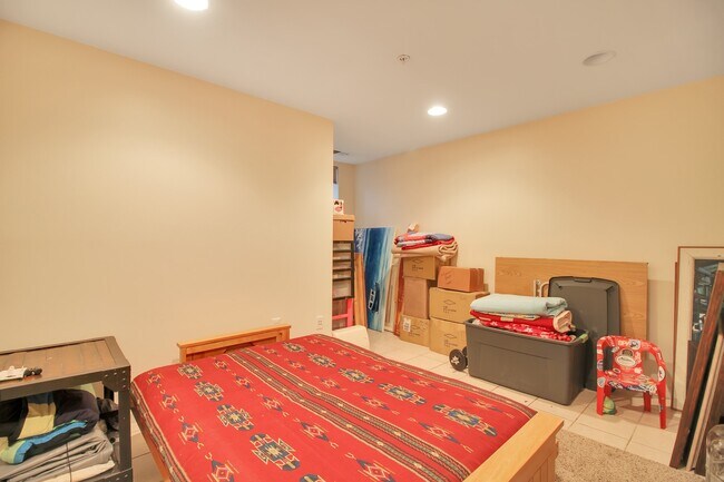 Building Photo - 360 Oswego Ct