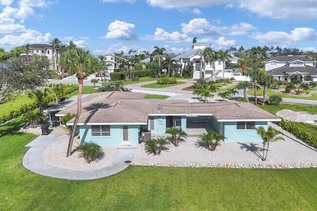 Building Photo - 550 Gaspar Dr