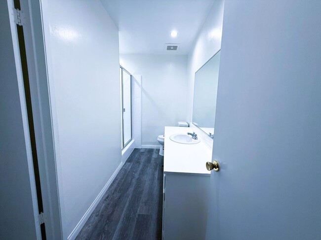 Building Photo - 525 Fischer, 1