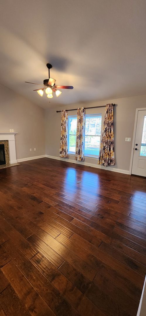 Building Photo - Location, Location, Location. 3 bedroom / 2 bath *Unfurnished* Available for 12 month lease