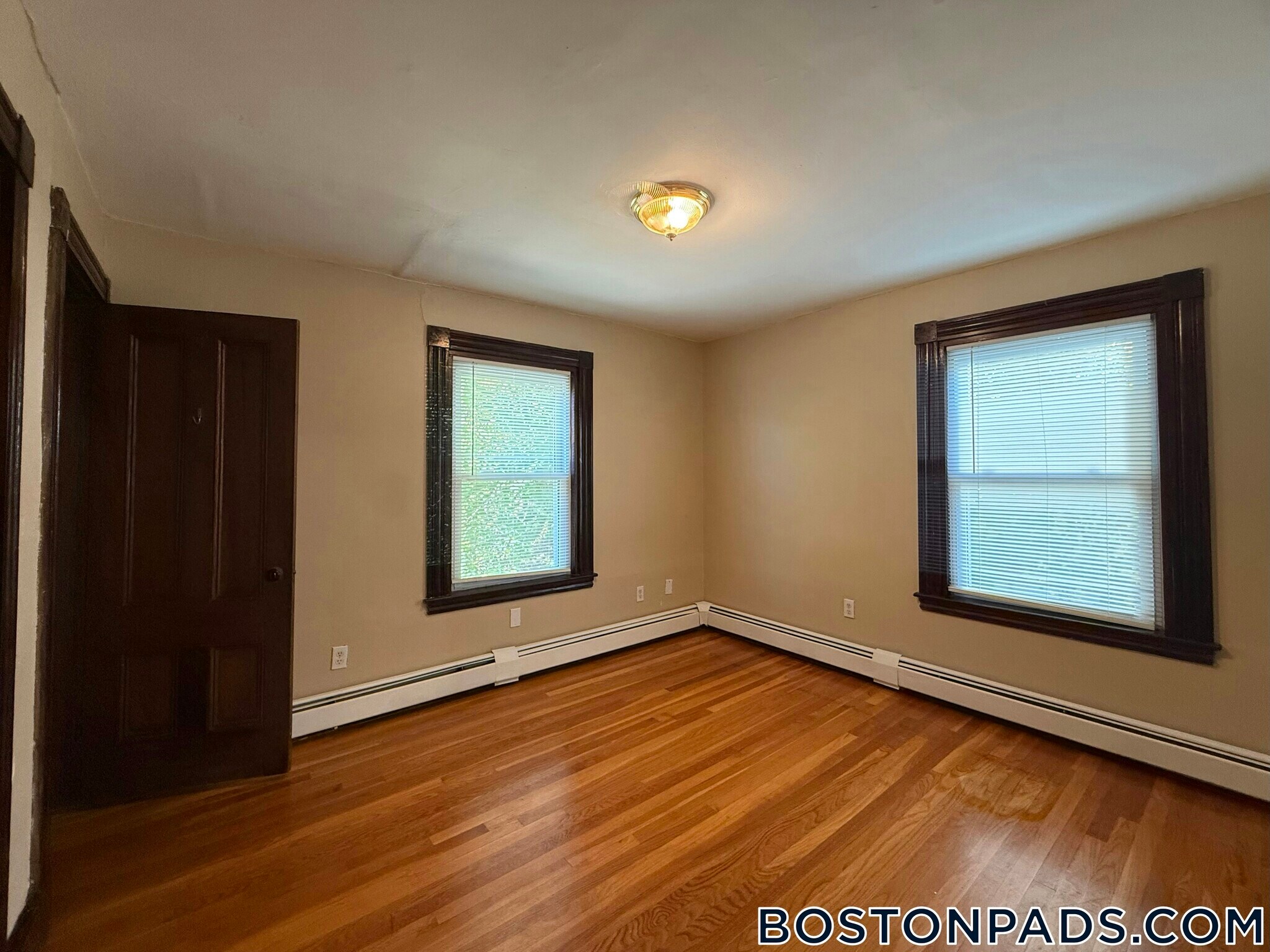 Building Photo - 547 Talbot Ave