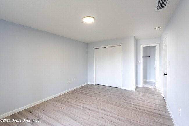 Building Photo - 306 Harvey Ave NE