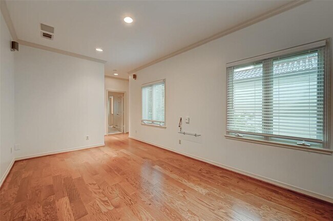Building Photo - 109 Asbury St