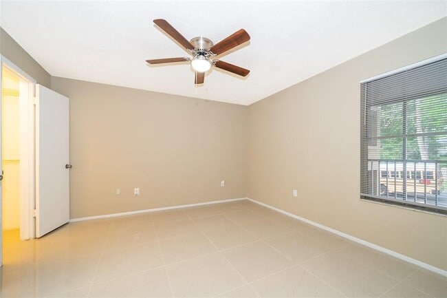Building Photo - 623 Dory Ln