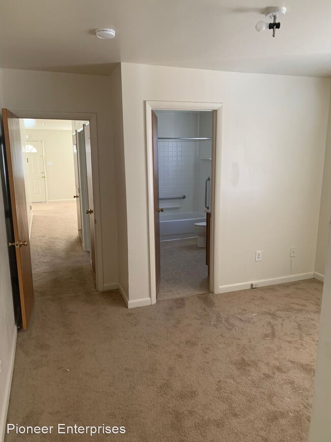Building Photo - 3 br, 1 bath House - 1016 Cherry Hill Rd