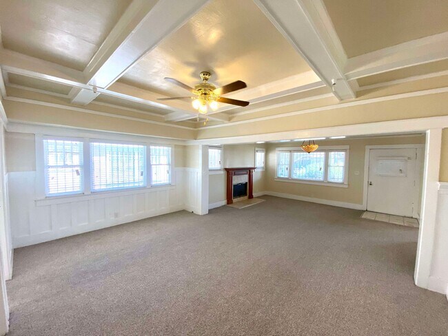 Building Photo - 1513 W 45th St
