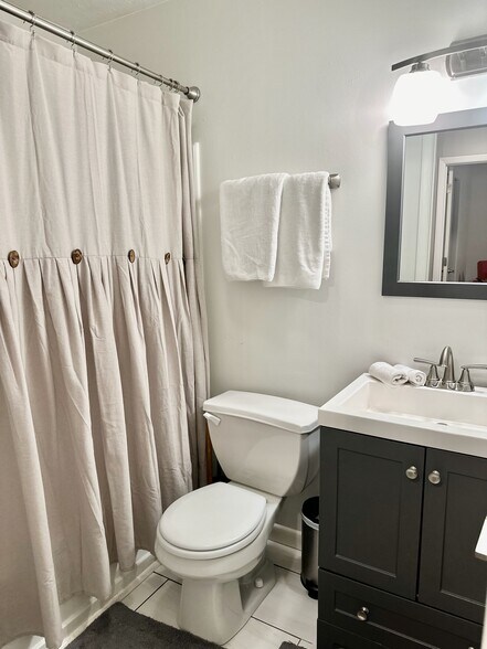 Full bathroom with tub shower - 1214 Glade Hill Dr