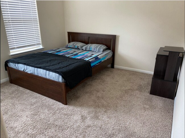 Guest bedroom - 2304 S Lakeline Blvd