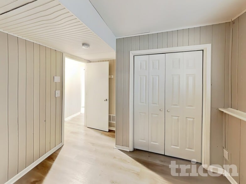 Building Photo - 14150 Rolling Oaks Cir NE