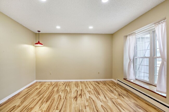 Building Photo - Beautiful Longmont Home with Modern Updates & Spacious Living. Available NOW!