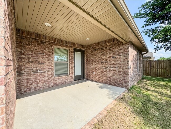Building Photo - 4302 SW Pawhuska St
