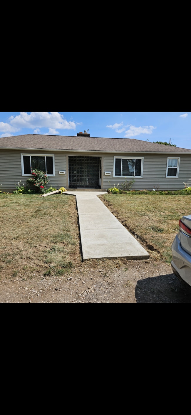 Building Photo - 2788 Thorndale Ave