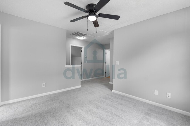 Building Photo - "Charming 3-Bedroom Retreat with 2.5 Baths...