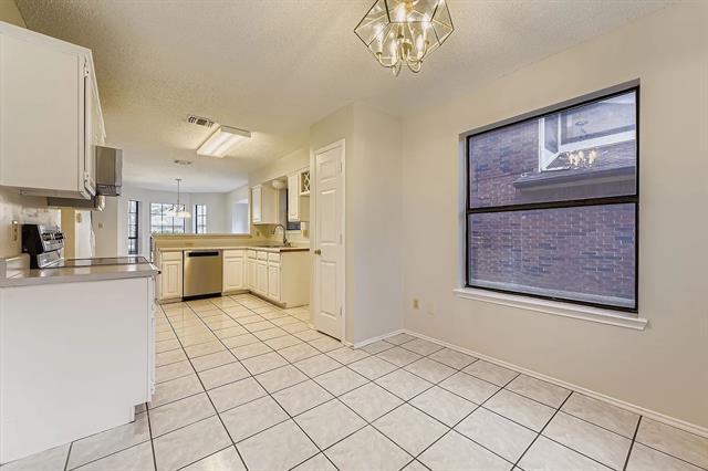 Building Photo - 325 Leisure Ln