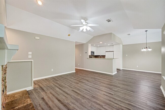 Building Photo - 77 Woodlily Pl
