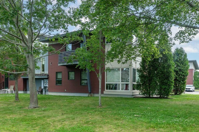 Building Photo - 659 Dennett St