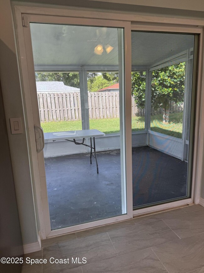 Building Photo - 2841 College View Dr