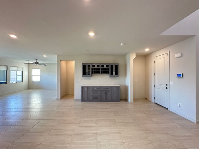 Building Photo - Summerlin West