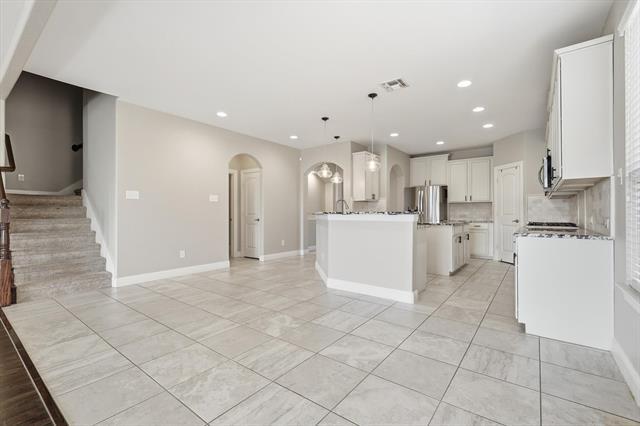 Building Photo - 15801 Weymouth Dr