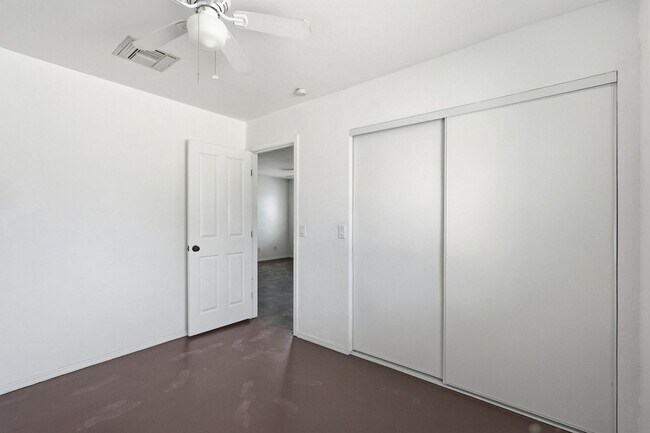 Building Photo - 1226 E Elm St
