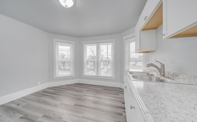 Building Photo - 396 S Hickory St