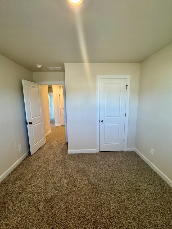 Building Photo - Beautiful, Brand New 3BR Townhouse in Concord